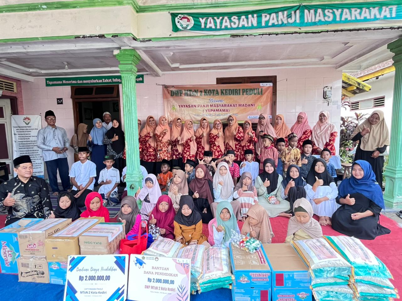 Spirit Surah Al-Ma’un Menggema: MTsN 2 Kota Kediri Tebar Berkah Ramadan untuk Anak Yatim